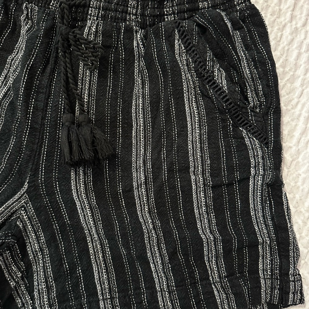 Women’s or Junior’s Black & White, Briggs Shorts, Size Medium - Picture 3 of 10